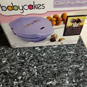 BRAND NEW Babycakes cake pop maker